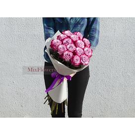 Букет из 15 роз Deep Purple в упаковке 15 роз