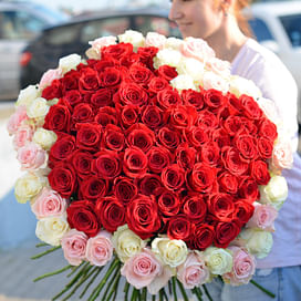 Букет роз в форме сердца "С любовью" 101 роза Эквадорская роза