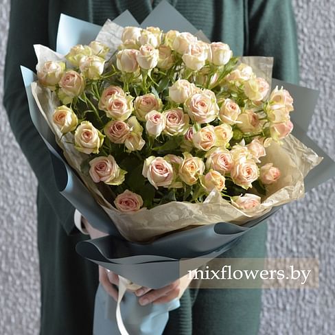 Букет кустовых роз "Азор"