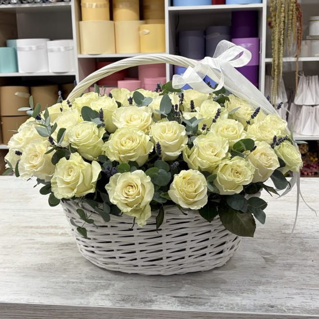 Корзина роз "Вальс" 51 роза Эквадорская роза