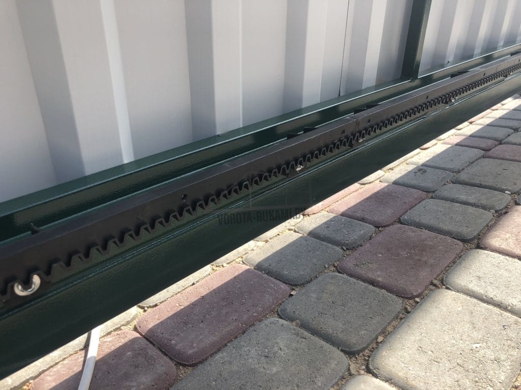 Зубчатая рейка пластиковая CP 22*22 пластиковая (нейлоновая)