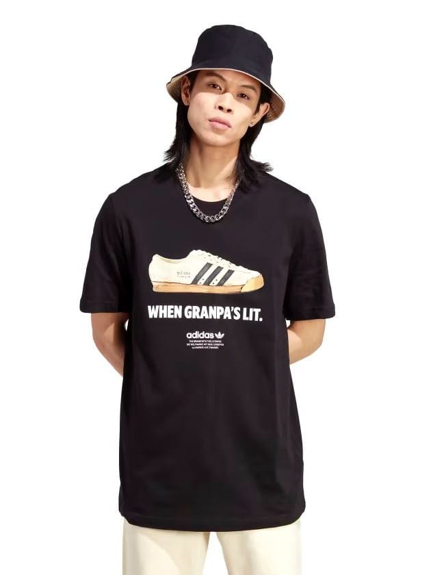 Футболка Adidas Originals Black Graphics New Age Tee