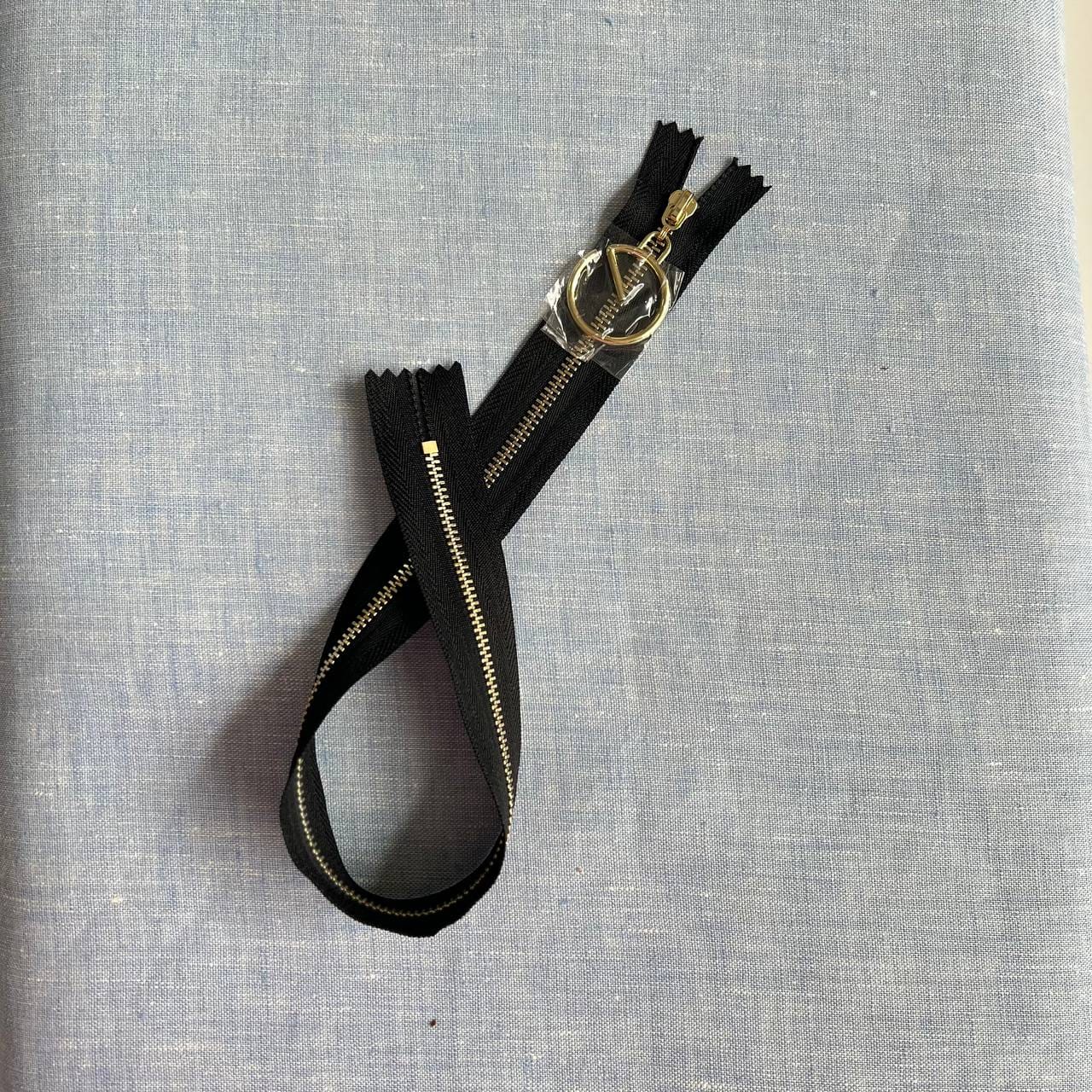 Молния черная металическая. Золото. Неразъемная, 40 см