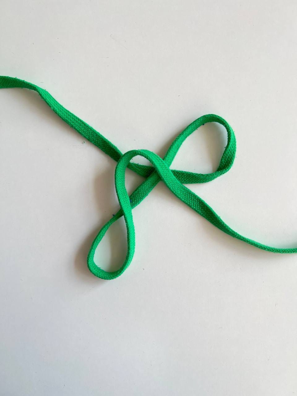 Шнур Плоский, Трава