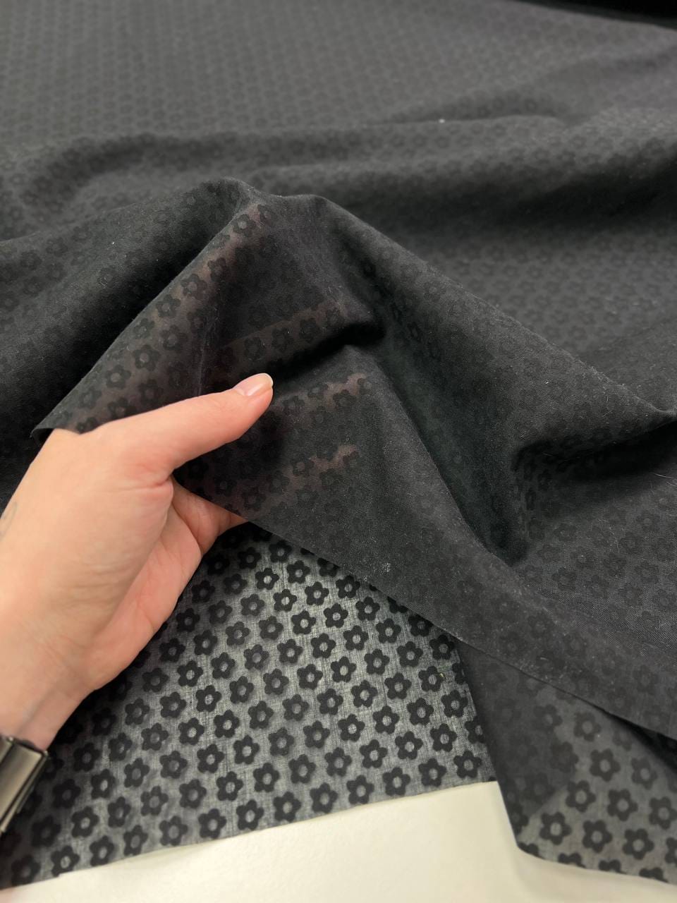 Батист Цветочки, Черный