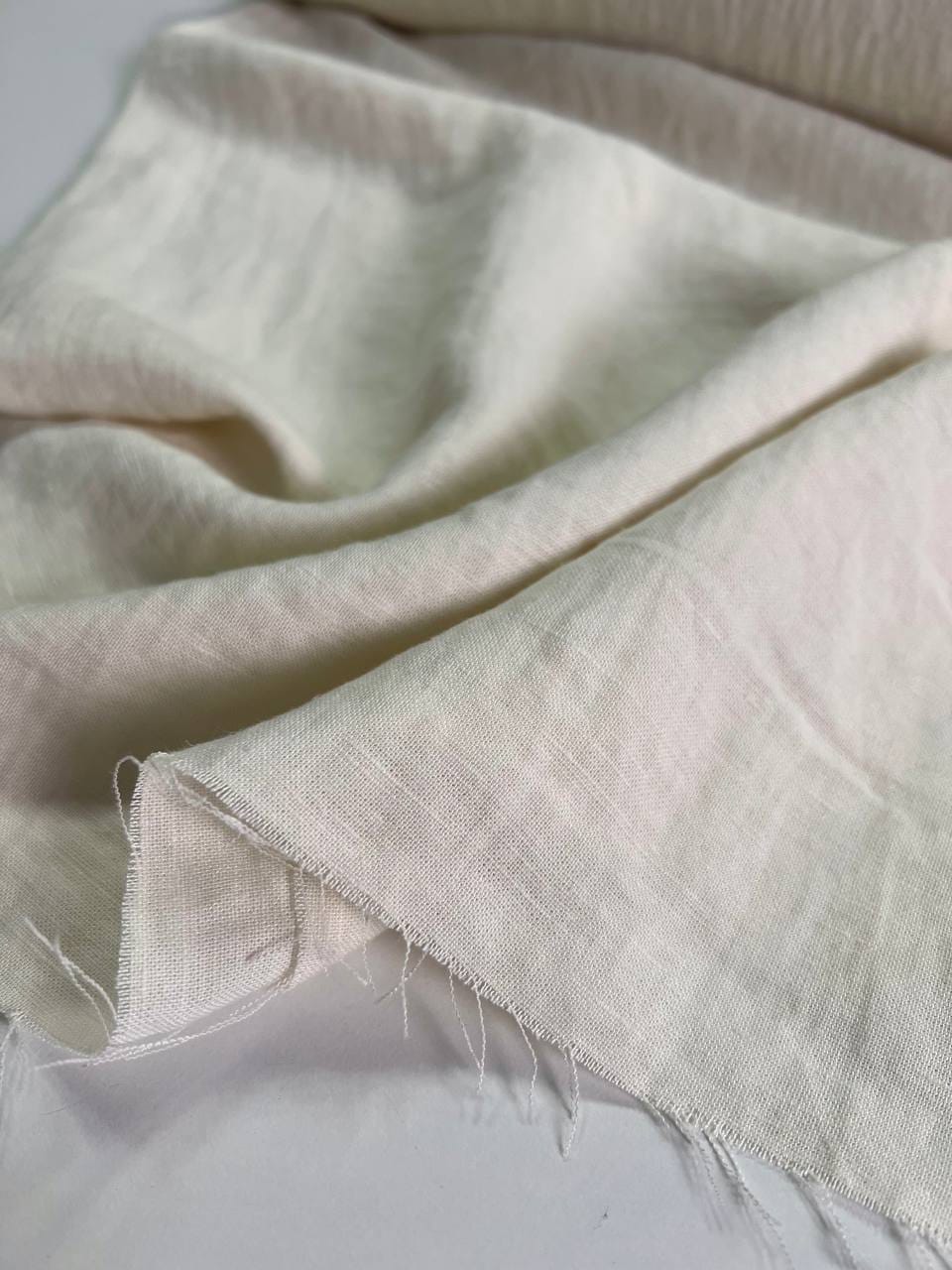 Лен с вискозой с эффектом мятости, Экрю