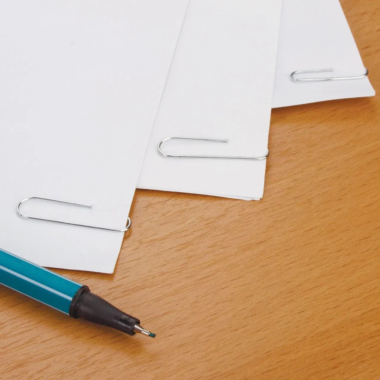 Скрепки STAFF "EVERYDAY", 28 мм, металлические, 100 шт., в картонной коробке, Россия, 220012 STAFF Цена с НДС за 1 упаковку