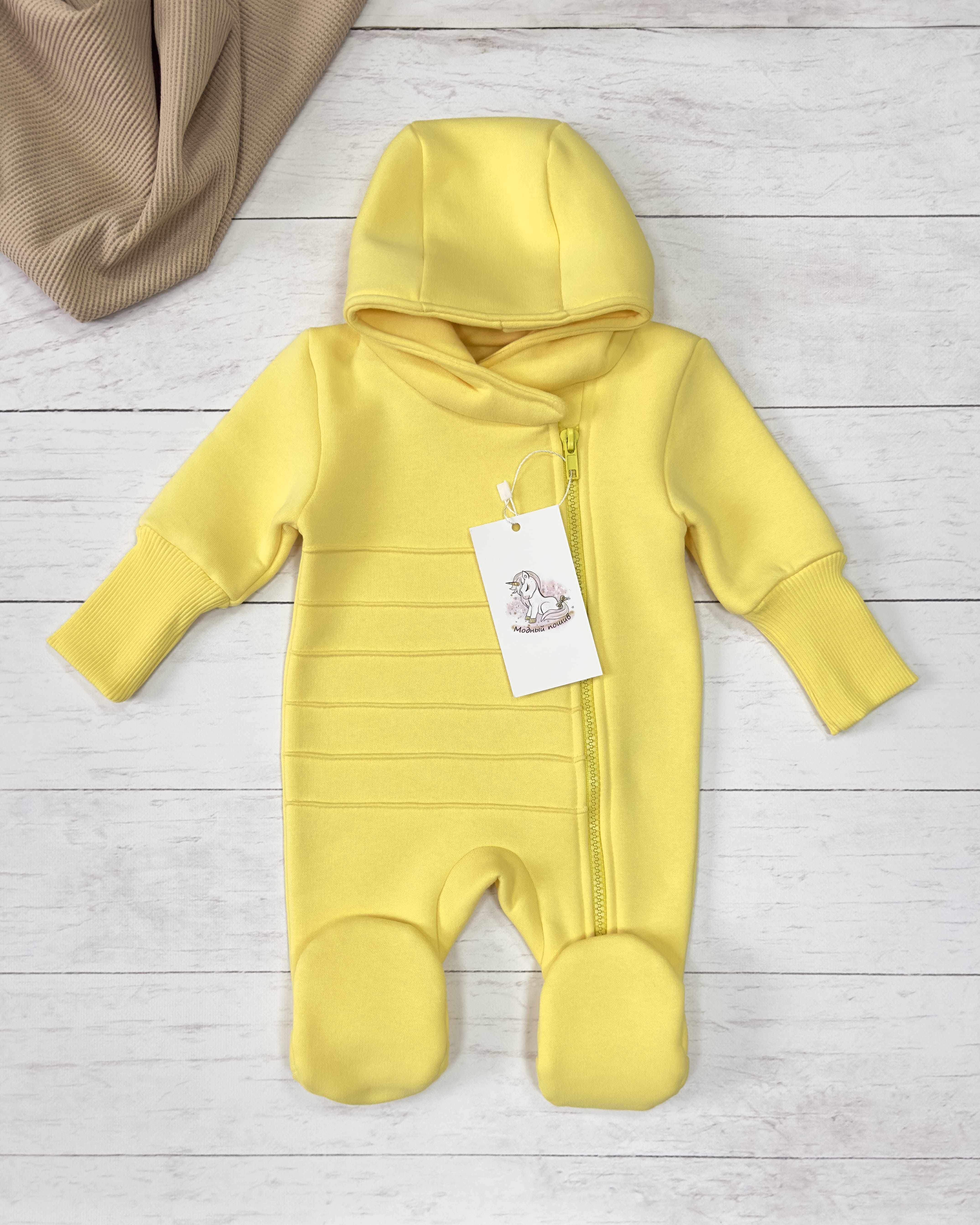Комбинезон с капюшоном