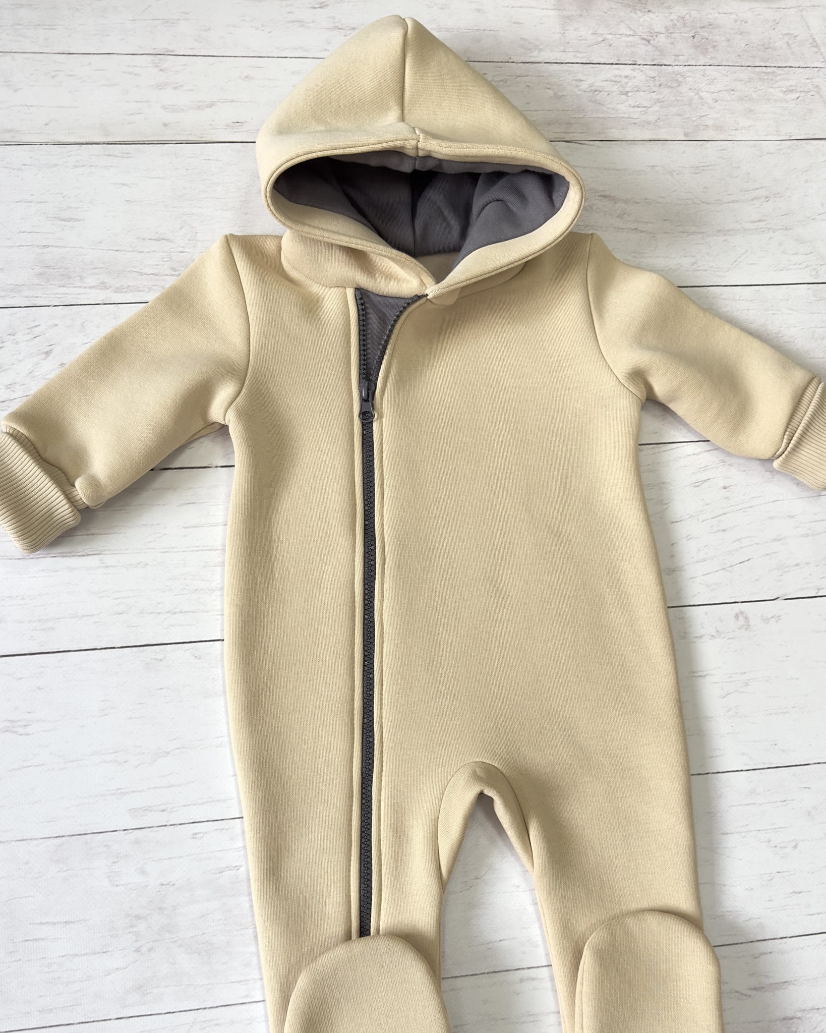 Комбинезон с капюшоном