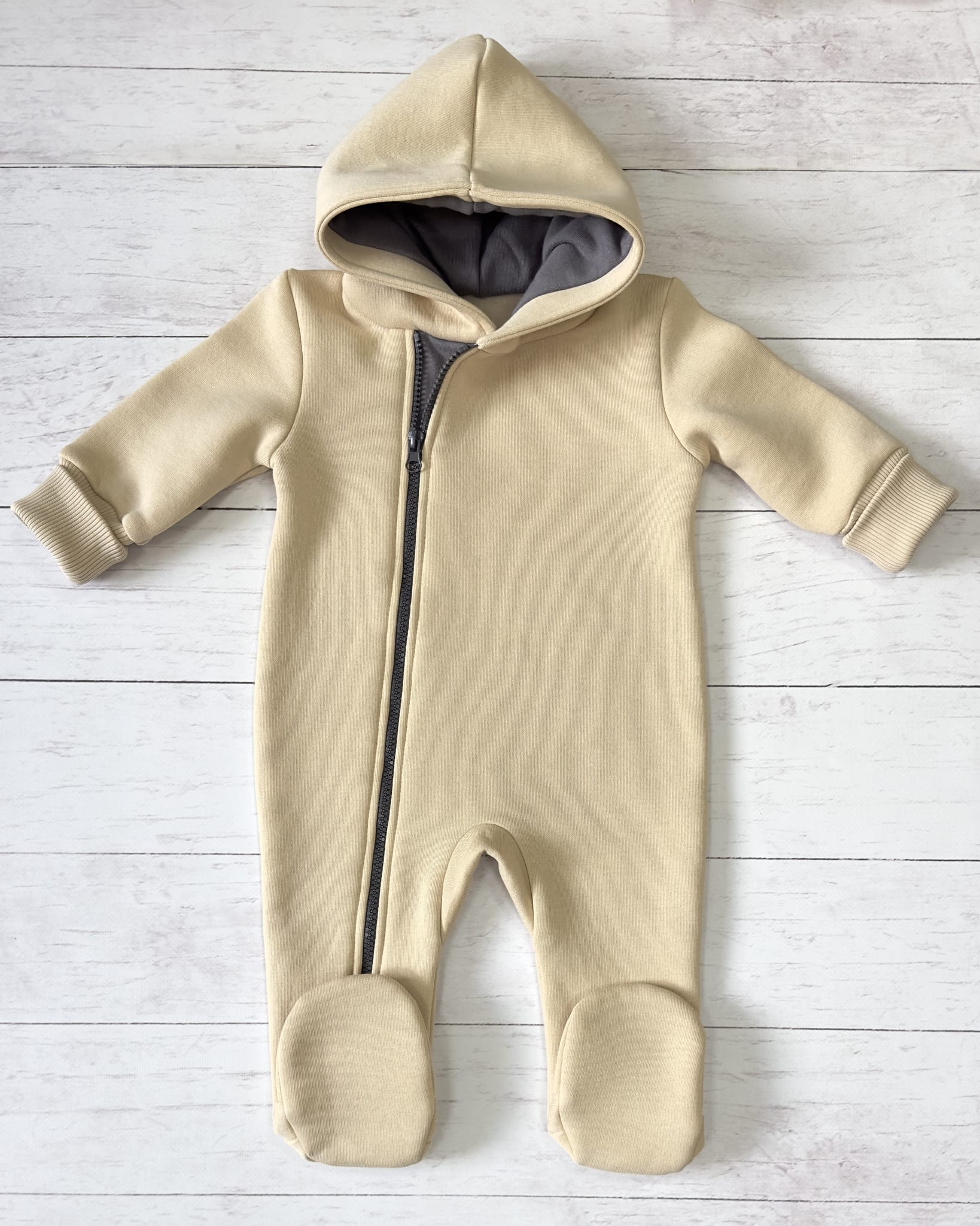 Комбинезон с капюшоном