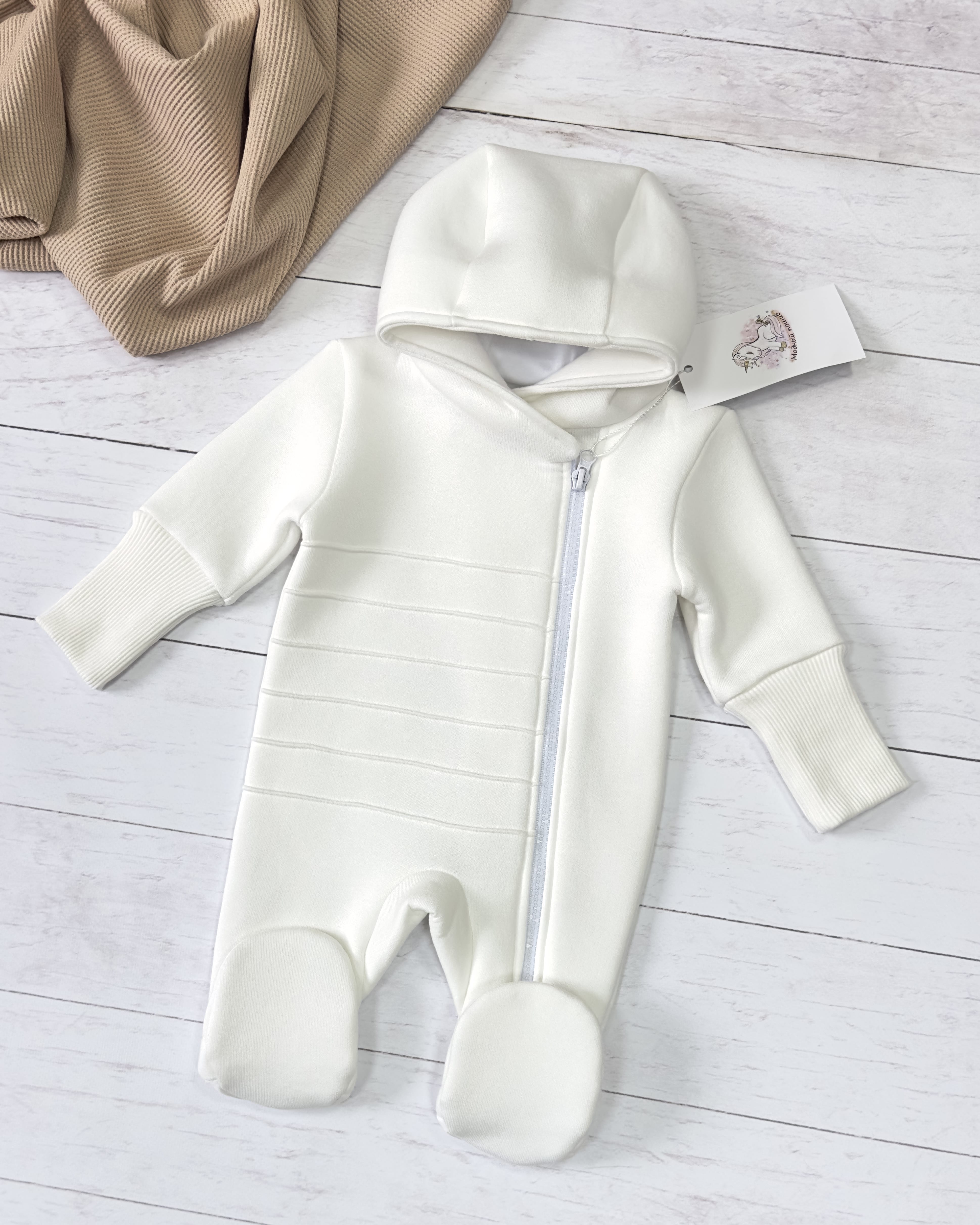 Комбинезон с капюшоном