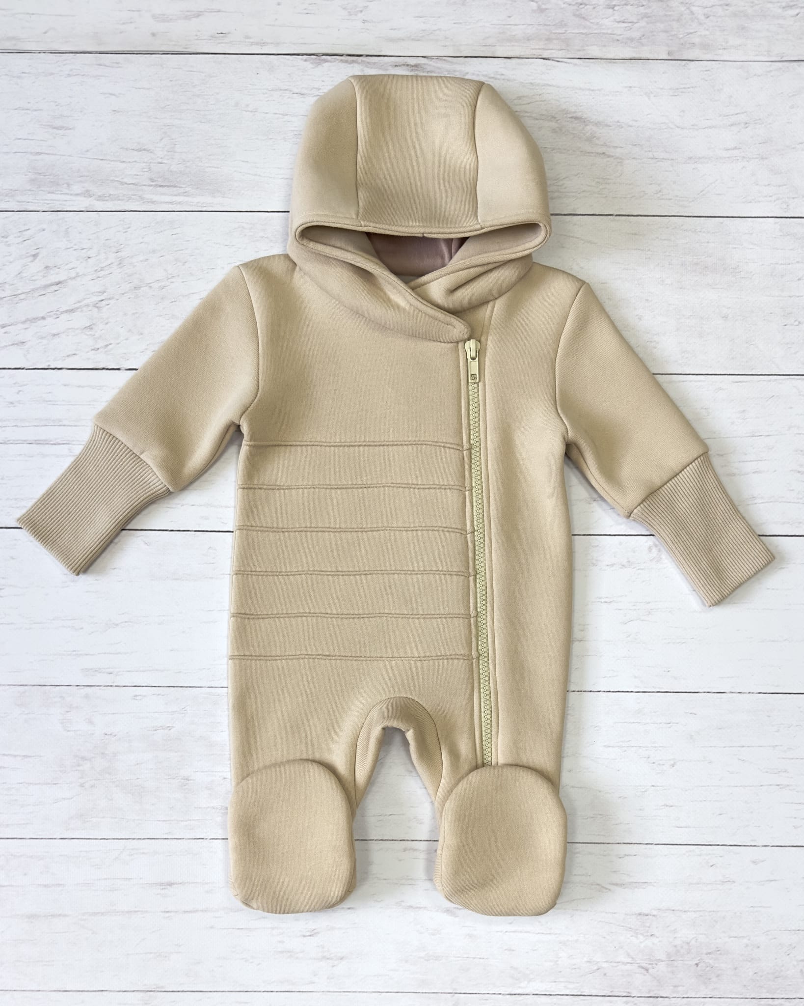 Комбинезон с капюшоном