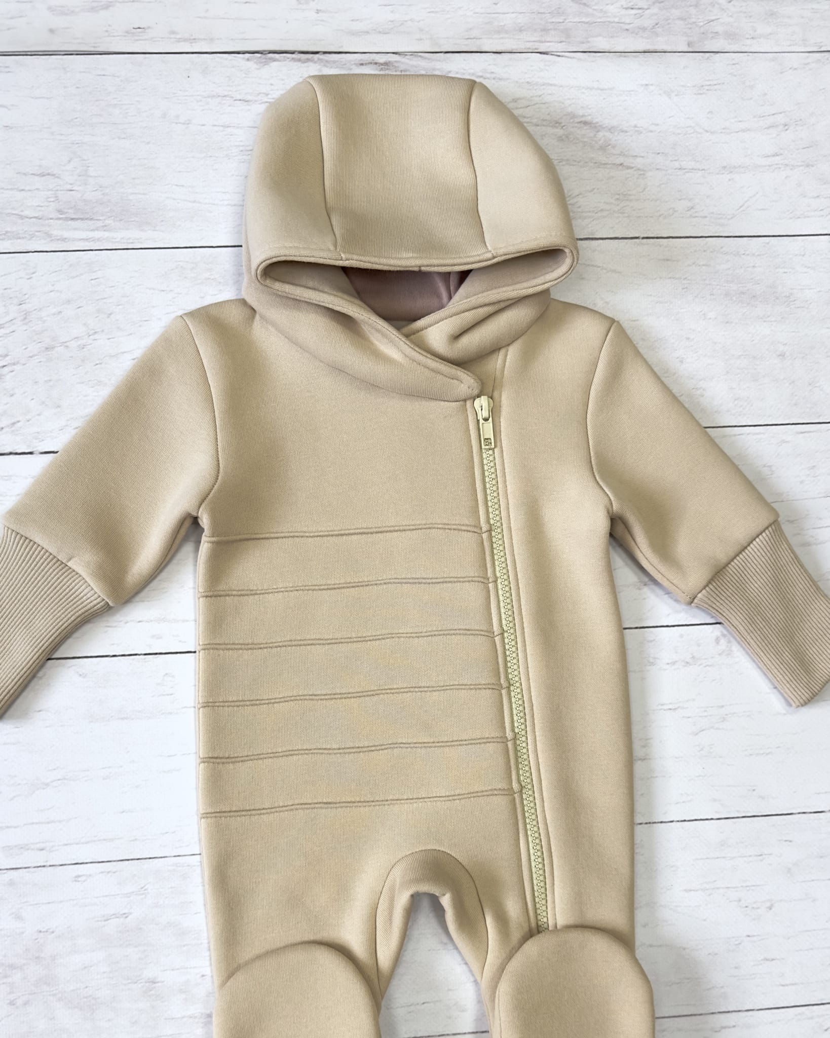 Комбинезон с капюшоном