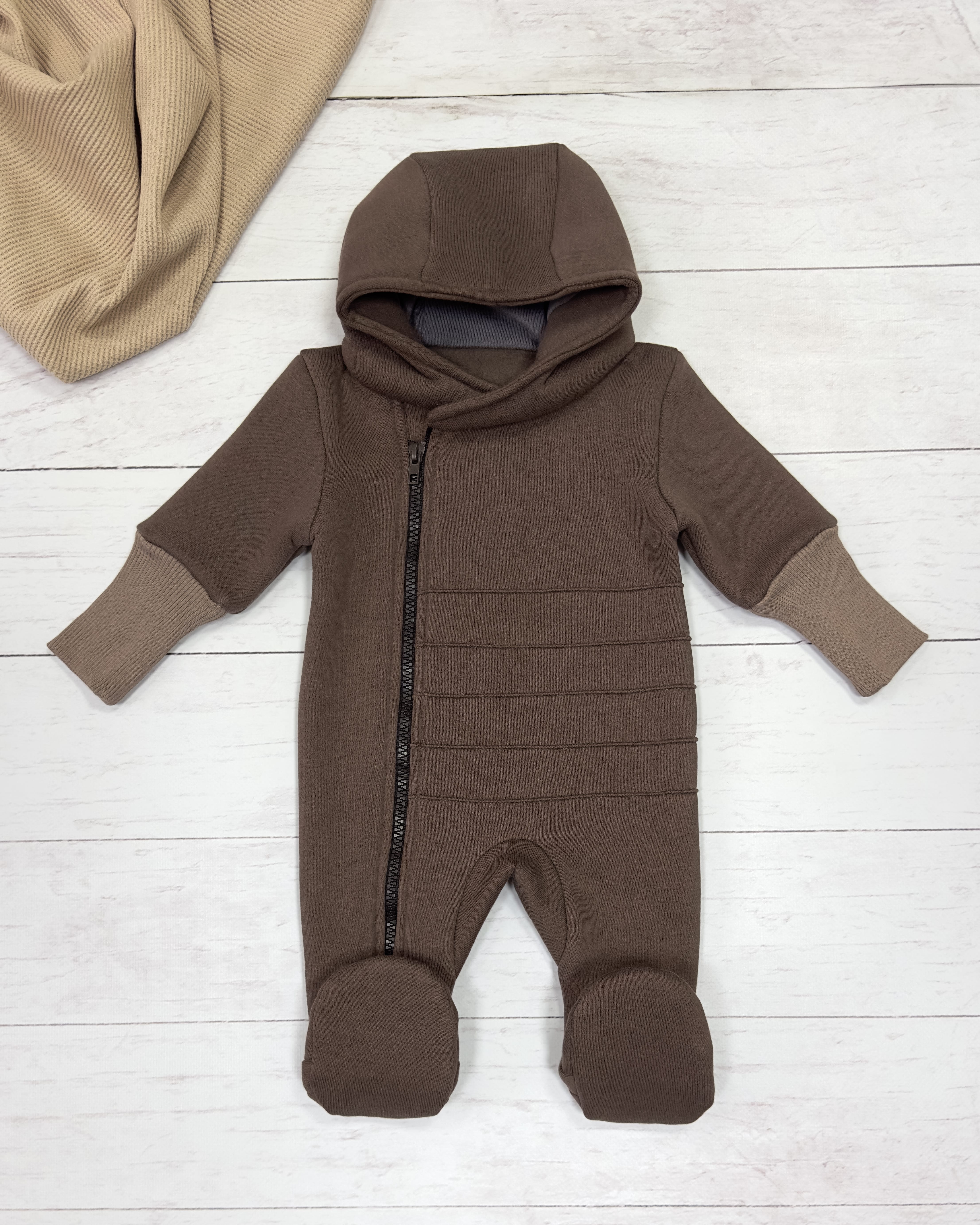 Комбинезон с капюшоном