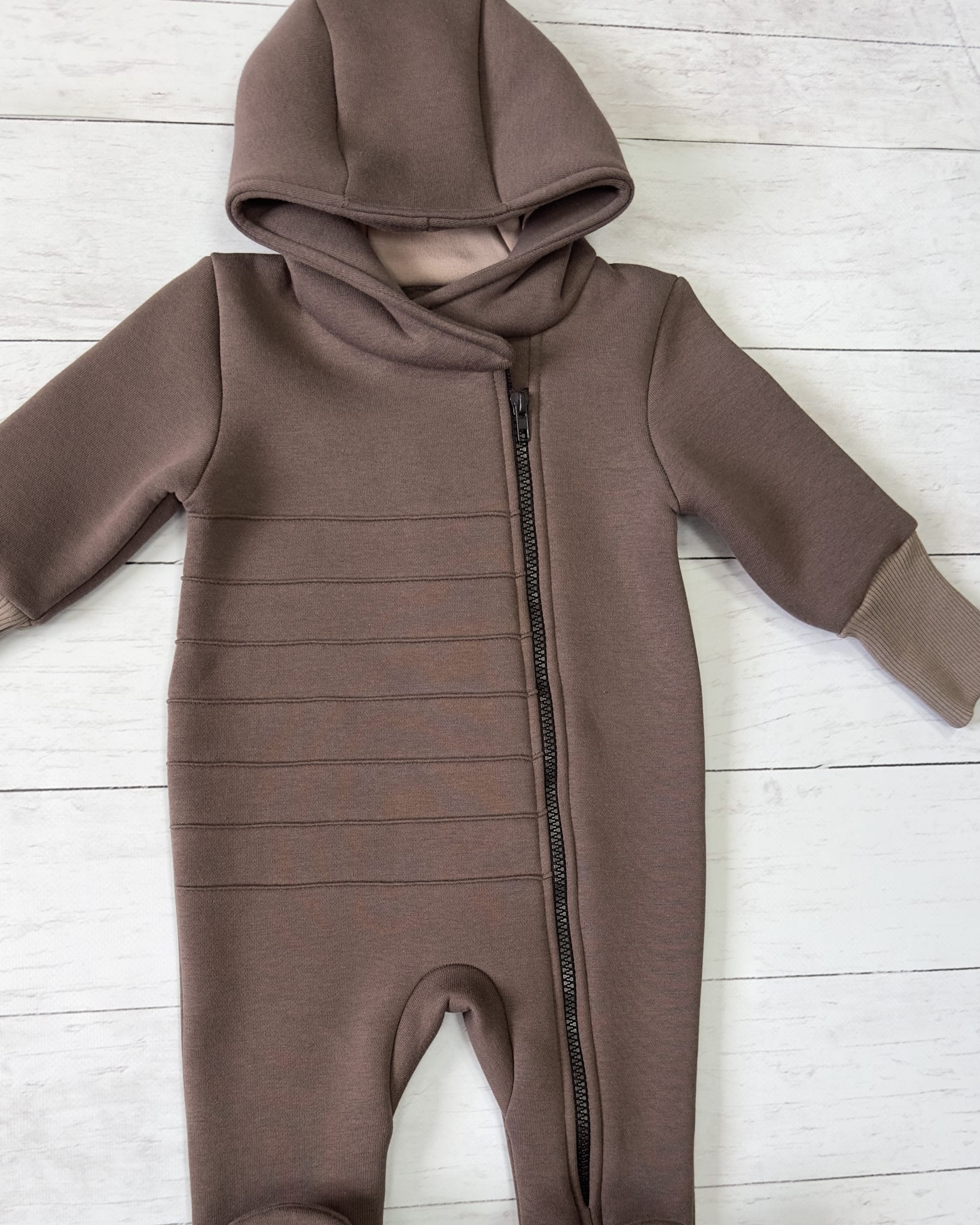 Комбинезон с капюшоном