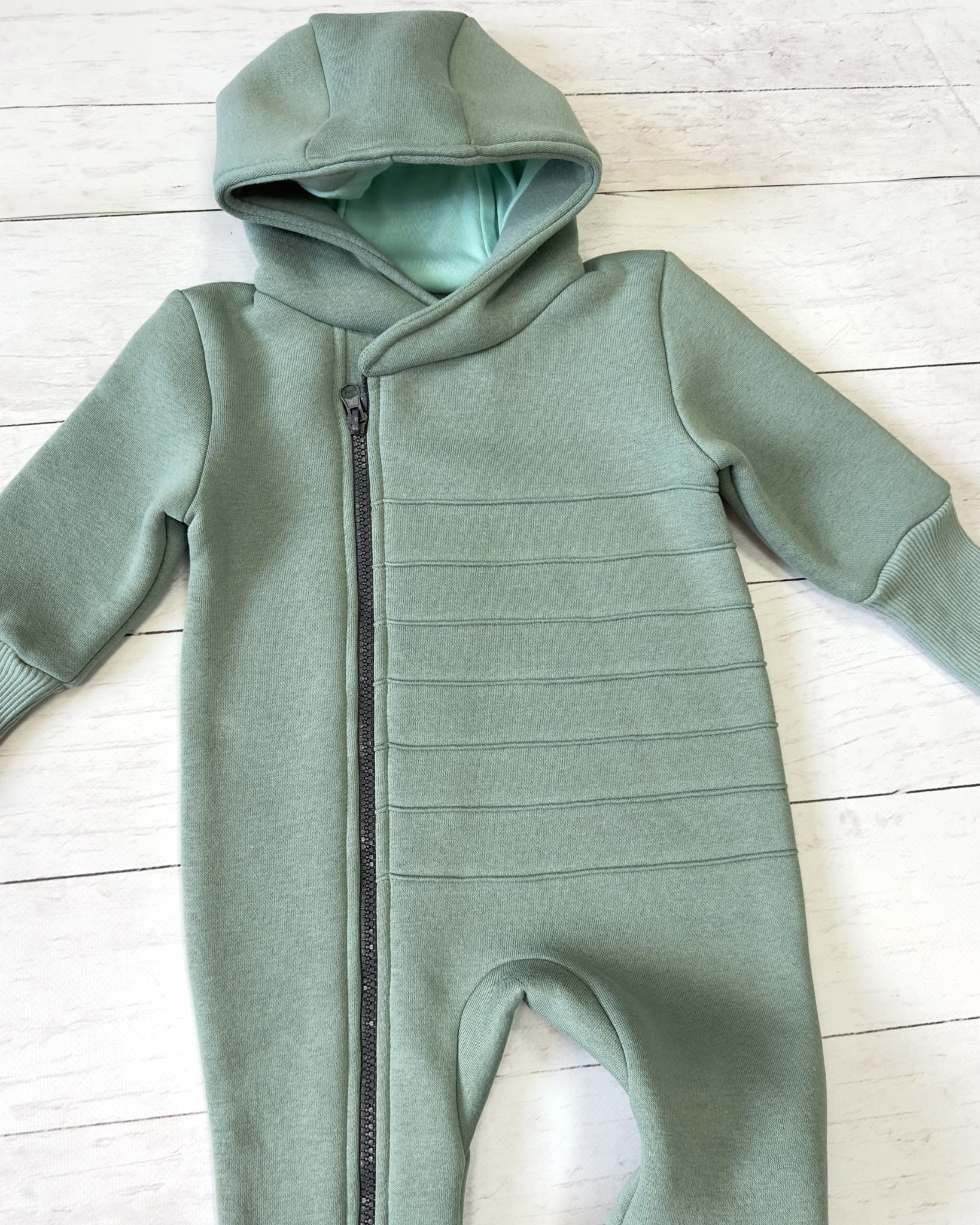 Комбинезон с капюшоном