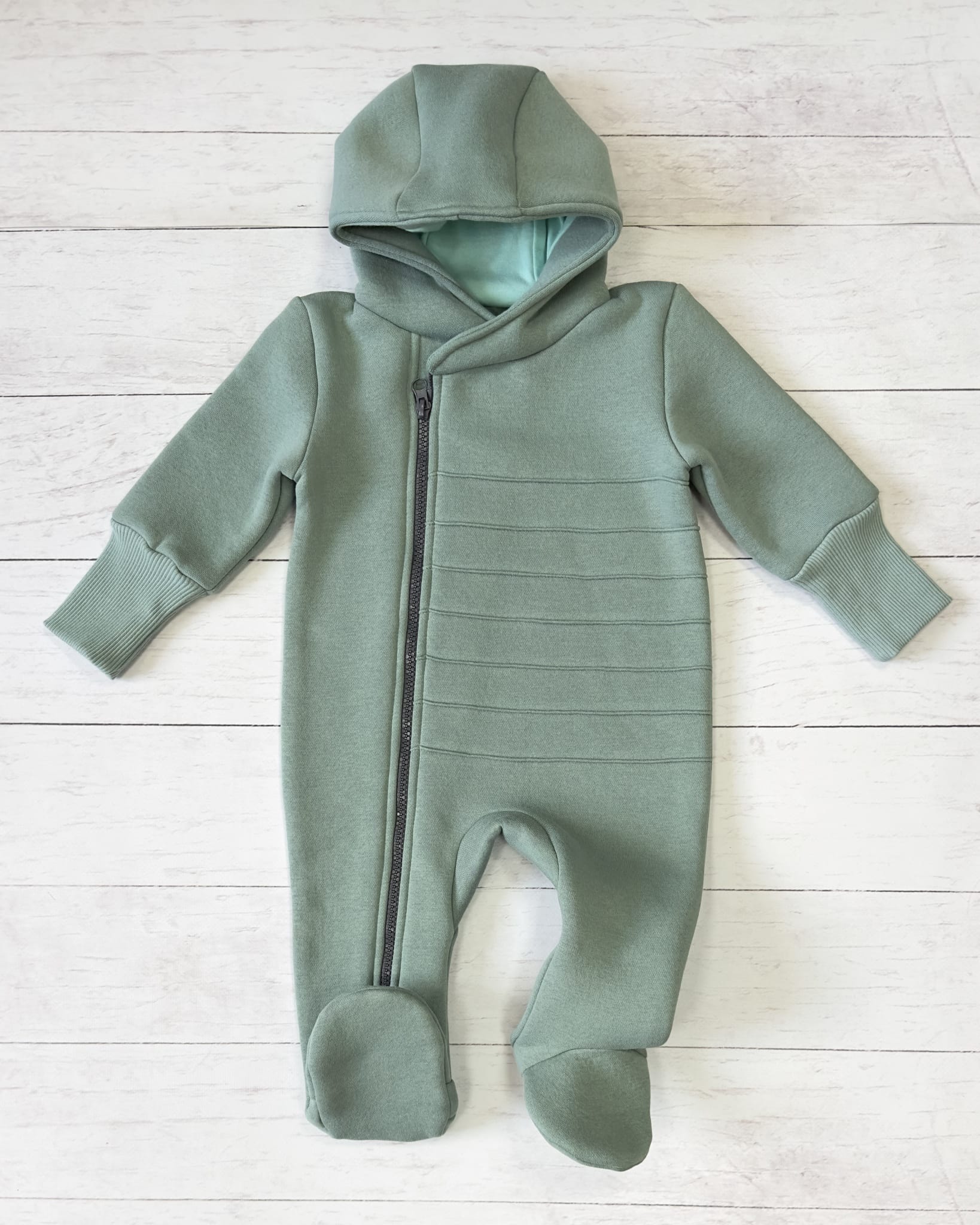 Комбинезон с капюшоном