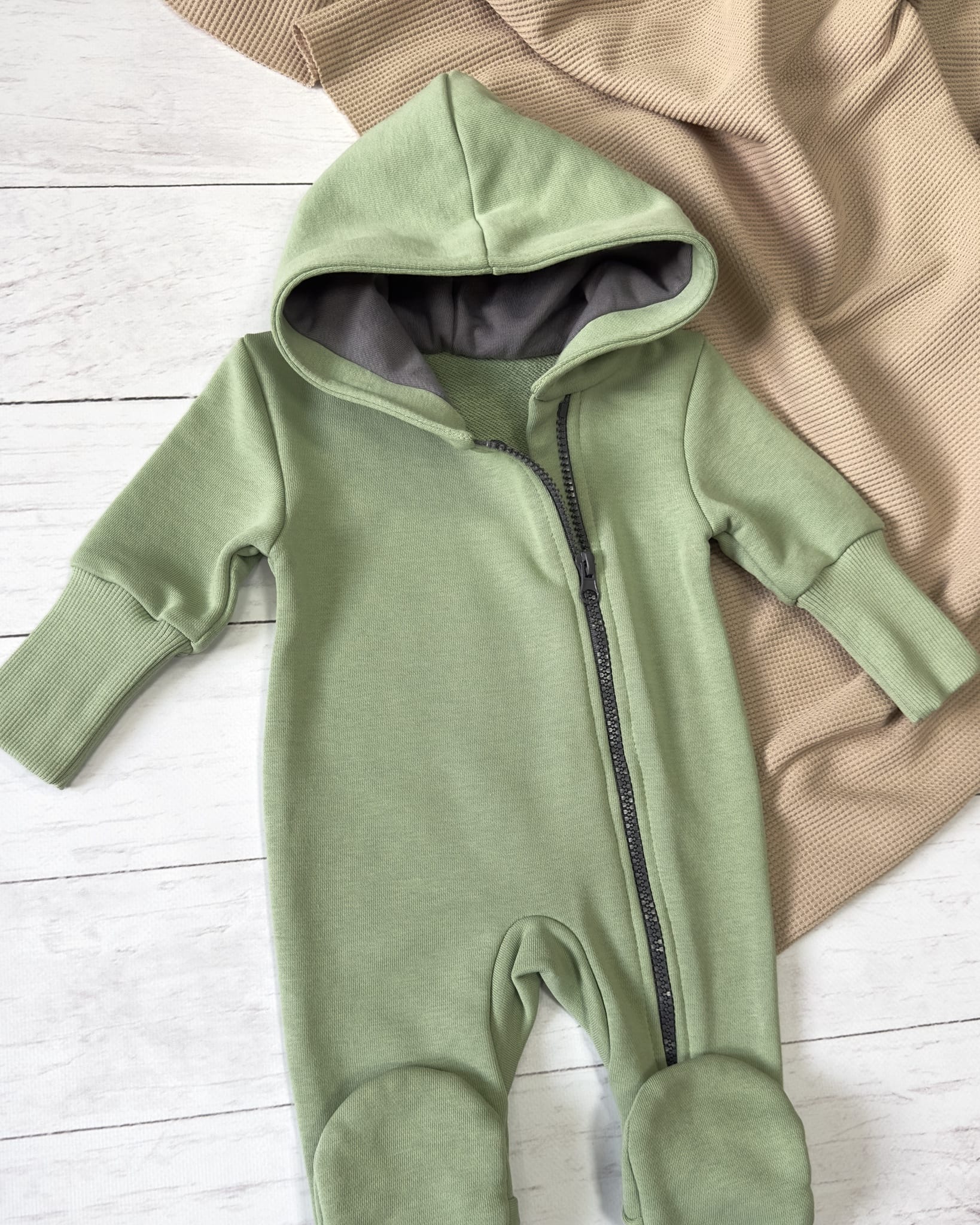 Комбинезон с капюшоном (р.62)