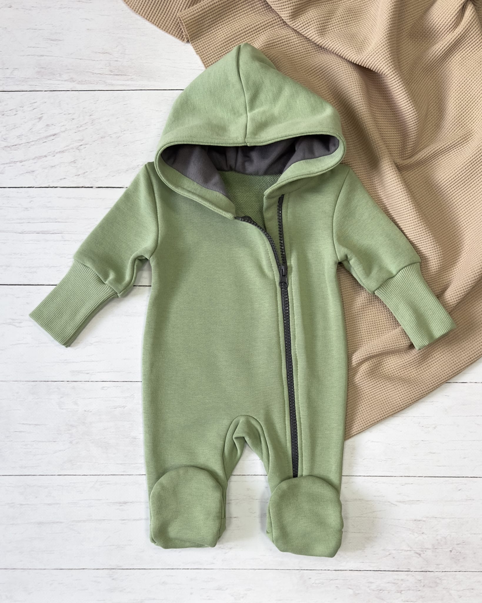 Комбинезон с капюшоном (р.62)