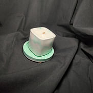 Свеча Яблоко на маленькой круглой подставке. Стакан квадрат