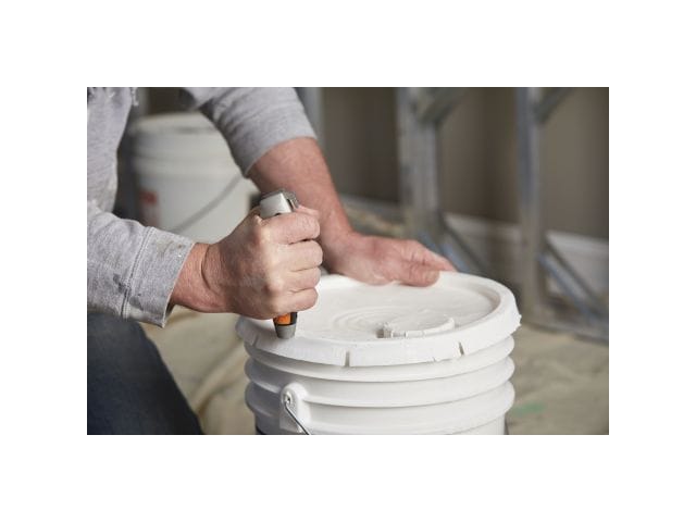 Нож малярный со сменным лезвием CarbonMax FISKARS