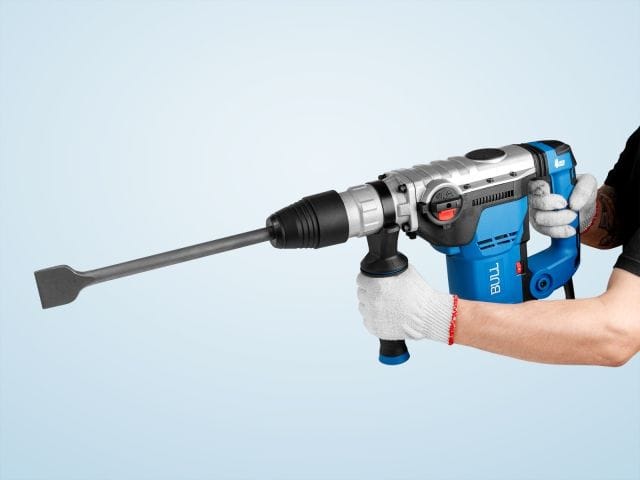 Перфоратор в чем. 1250 Вт, 2-9 Дж, 40 мм, 3 реж. + 1 зуб., 1 сверло, SDS-max, рег. об. (вес 7 кг) BULL BH 4002