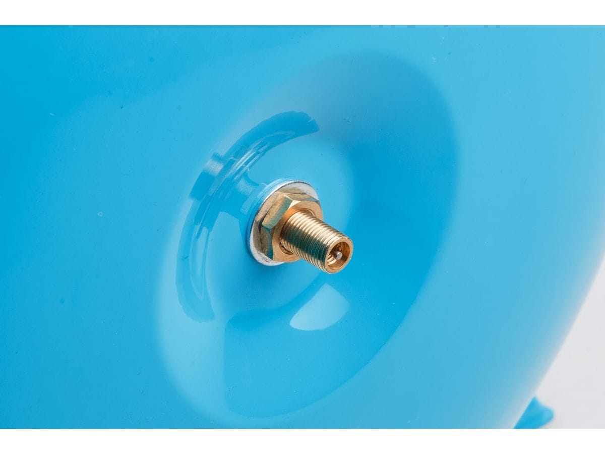 Станция водоснабжения автоматическая (1500 Вт, 3600 л/ч, 50 м, 5 бар макс, корпус насоса чугун, бак 24 л) DGM BP-1500