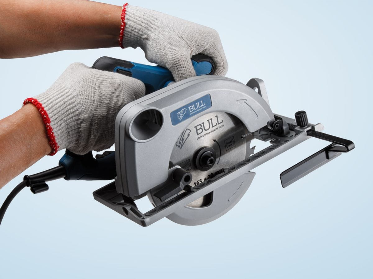 Циркулярная пила в кор. 1300 Вт, 165х20 мм, до 55 мм (Литая алюминиевая платформа, 6000 об/мин) BULL KS 1601