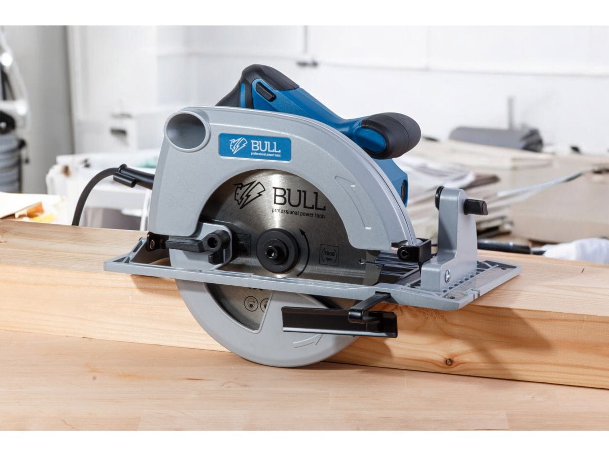 Циркулярная пила в кор. 1500 Вт, 190х30 мм, до 66 мм (Литая алюминиевая платформа, 6000 об/мин) BULL KS 1901