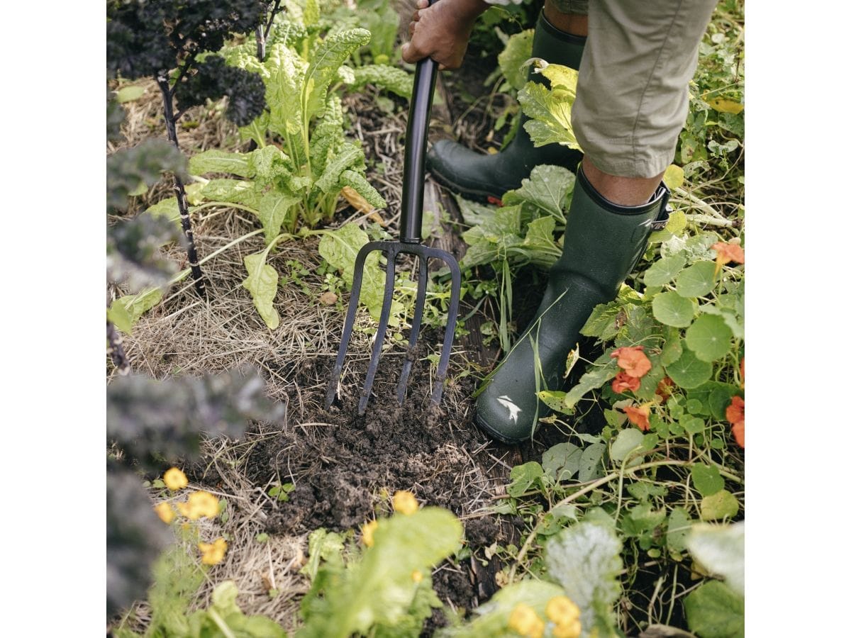 Вилы садово-огородные FISKARS Solid