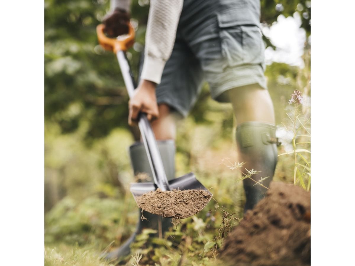 Лопата штыковая FISKARS Solid