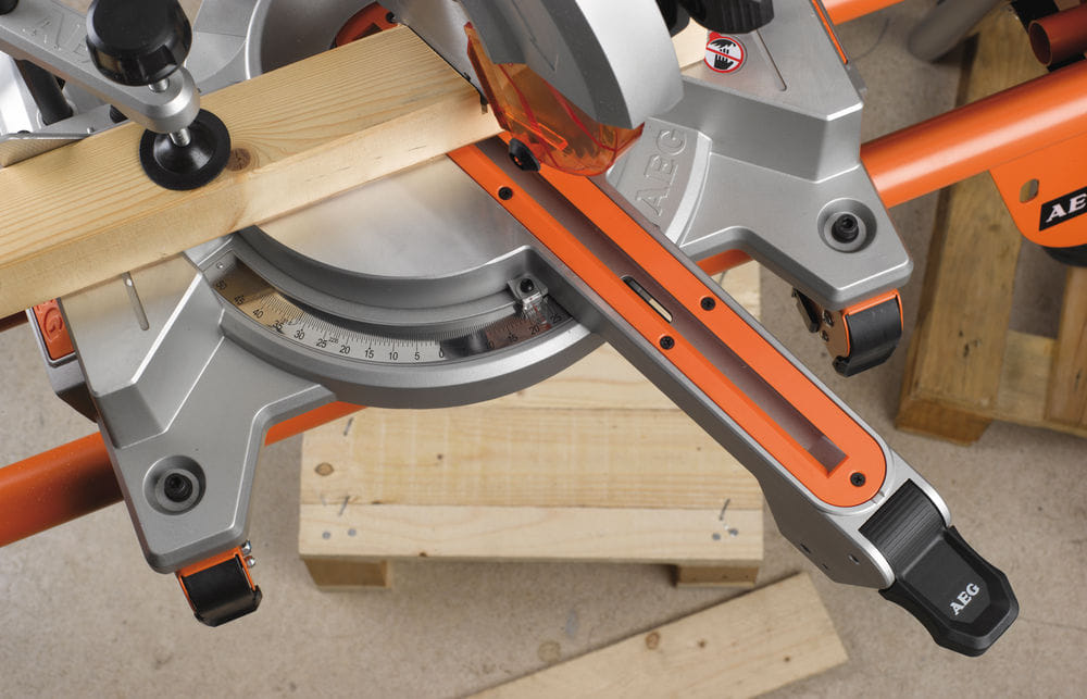 Пила торцовочная PS254L AEG Powertools