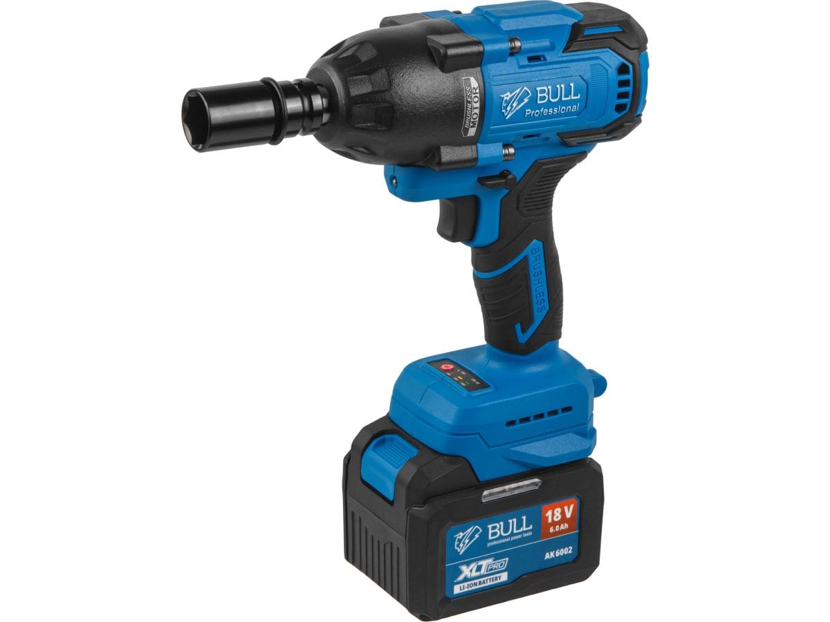 Аккум. ударный гайковерт Xcase, XLTpro, БЕСЩЕТ., 18 В, 750 Н*м, 1/2", 2х6 А*ч, з/у 6 А (вес 2,24 кг) BULL SC 1807