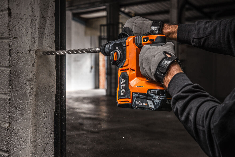 Перфоратор аккумуляторный AEG BBH 18BL2-0 (без батареи) AEG Powertools