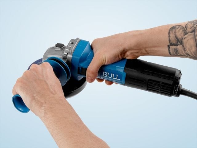 Одноручная углошлифмашина в кор. 125 мм, 1000 Вт, плав. пуск., рег. об, конст. эл. (3000 - 11 000 об/мин, защита от перегрузки) BULL WS 1211