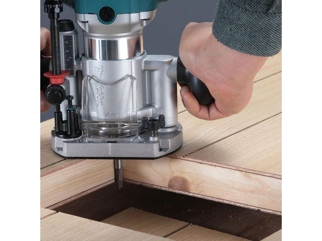 Фрезер кромочный + аксессуары в сумке (710 Вт, цанга 8 мм, 30000 об/мин, регул. об.) MAKITA