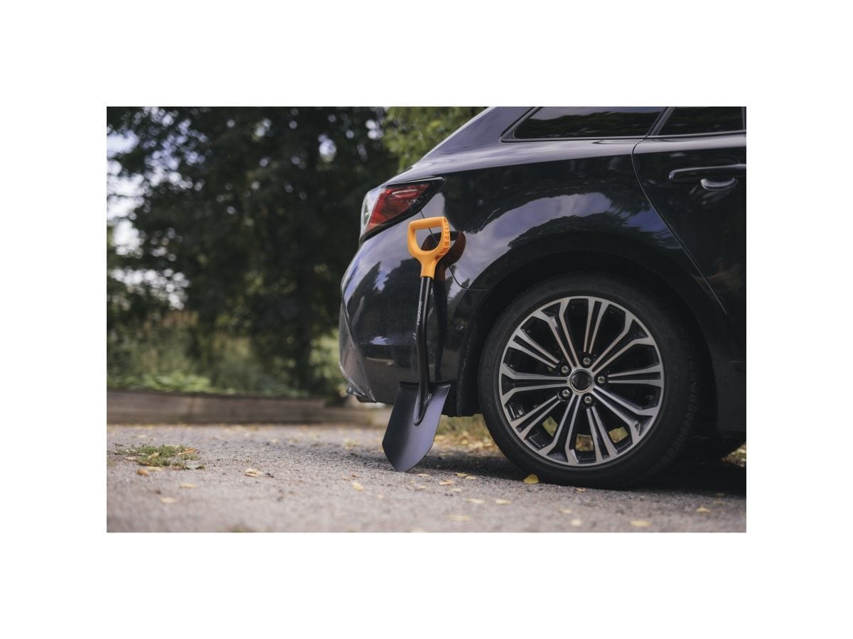 Лопата штыковая укороченная FISKARS Solid