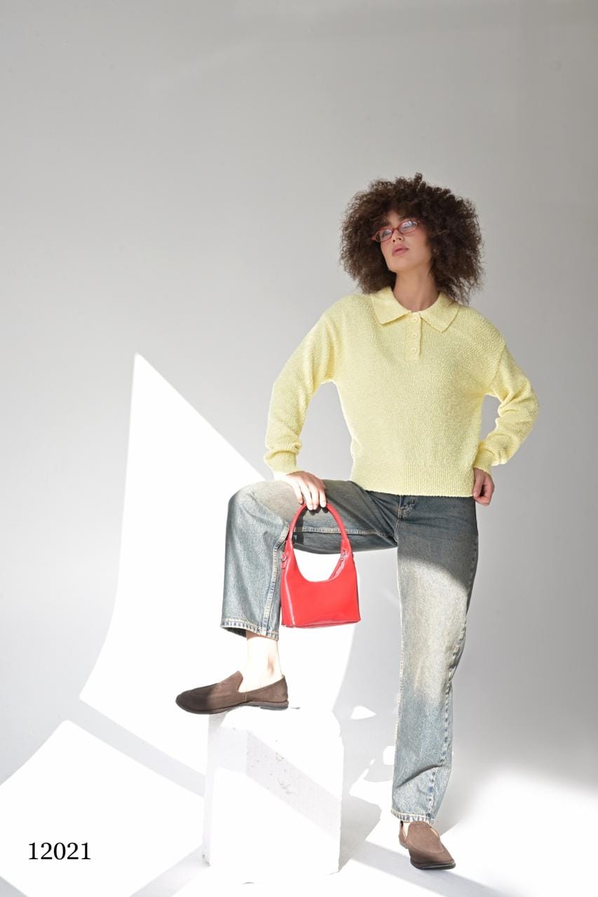 Джемпер женский — текстурный трикотаж, светло-жёлтый, с воротником MISS DIVA