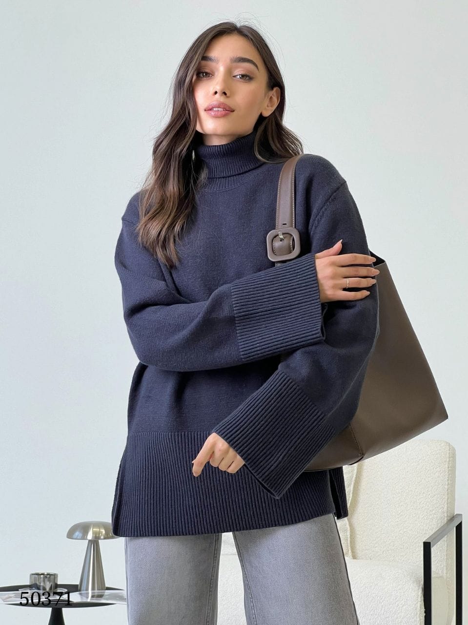 Свитер женский — с высоким воротом, прямые рукава и боковые разрезы, шерсть с хлопком MISS DIVA