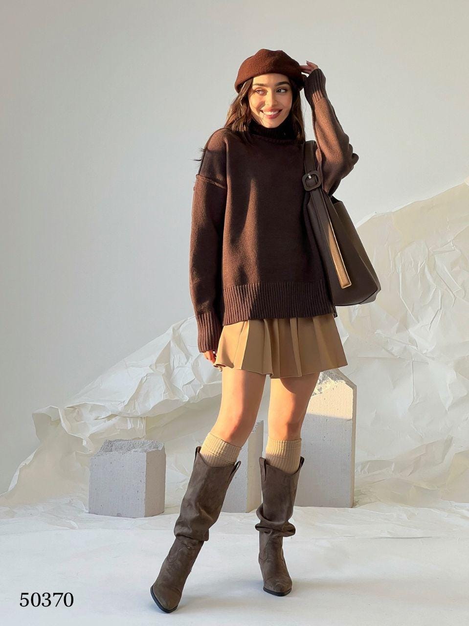 Свитер женский — высокий воротник, оверсайз, коричневый MISS DIVA
