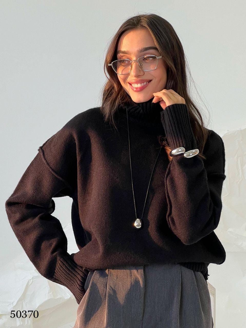 Свитер женский — высокий воротник, оверсайз, чёрный MISS DIVA