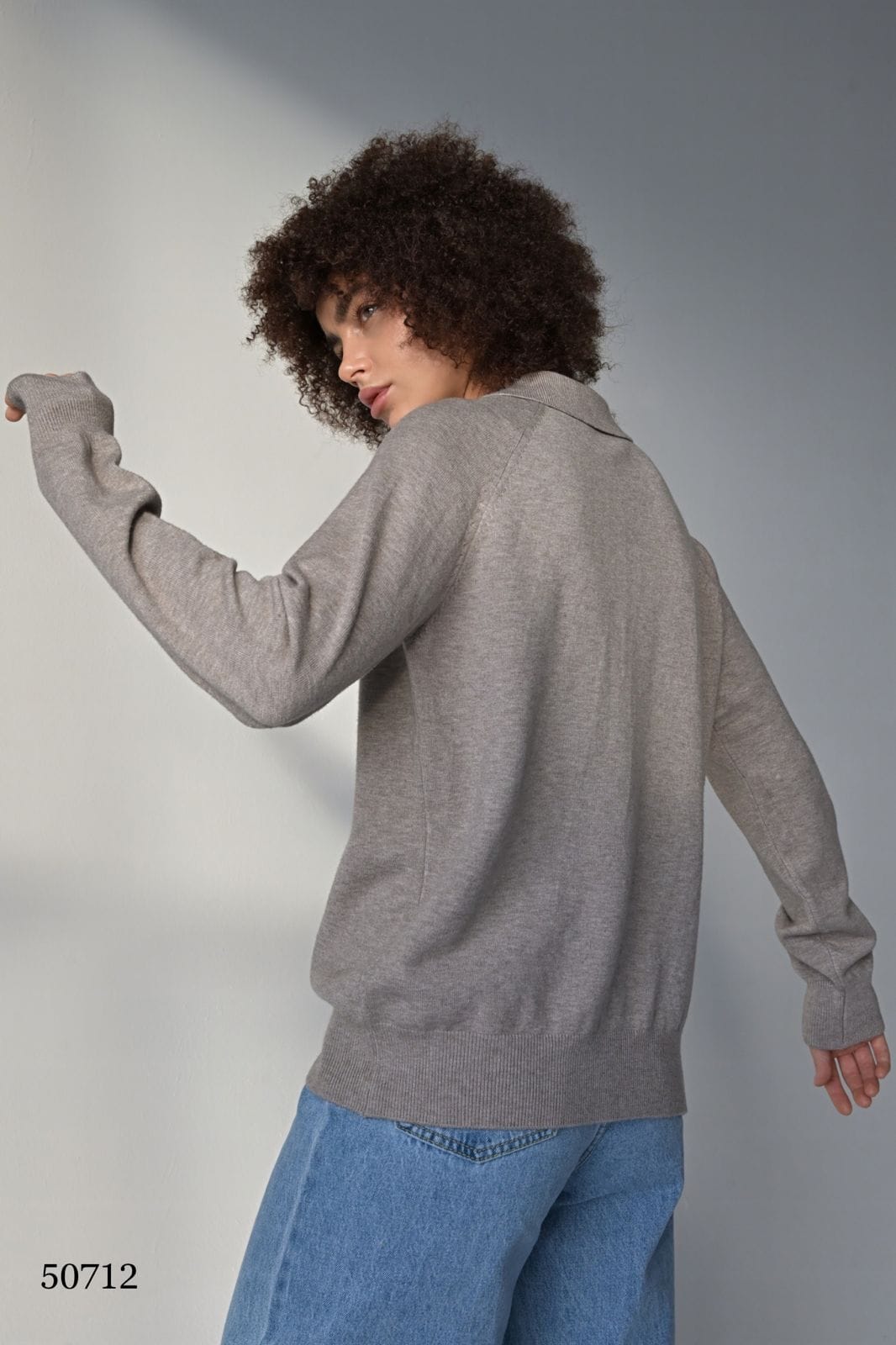 Пуловер женский — с воротником на молнии, чёрный MISS DIVA