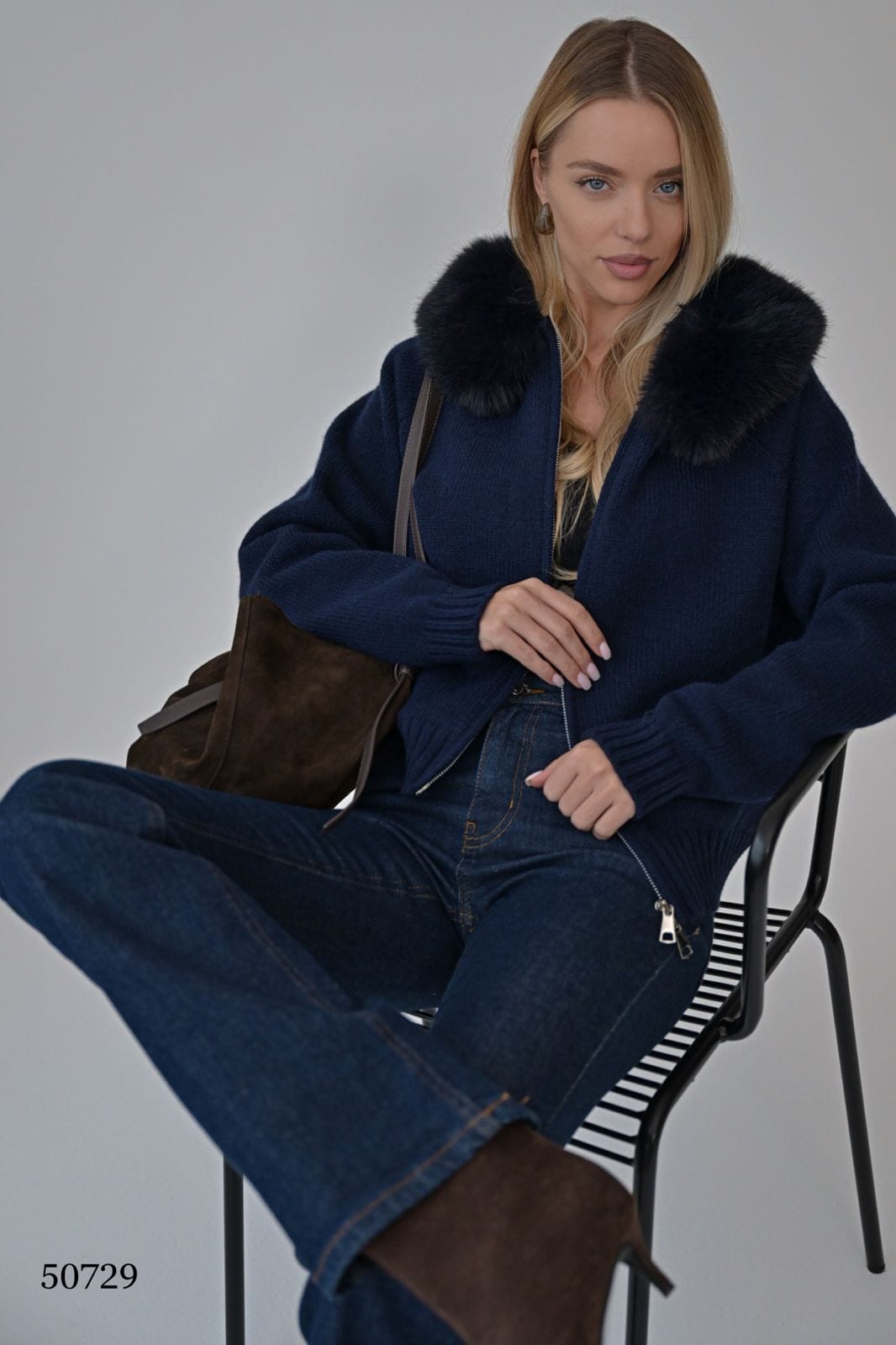 Кофта синяя женская — с капюшоном и меховой отделкой, на молнии MISS DIVA