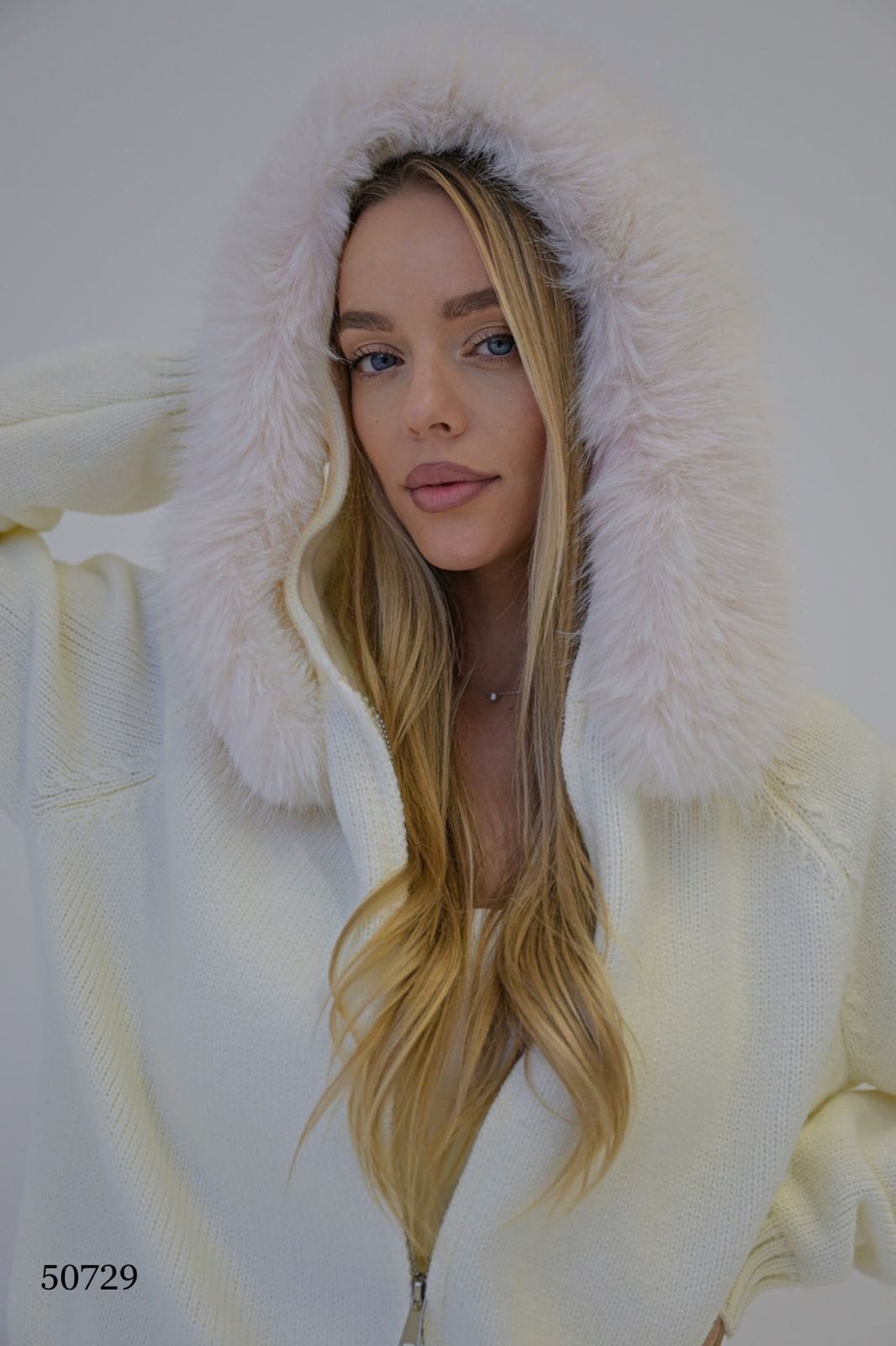 Кофта синяя женская — с капюшоном и меховой отделкой, на молнии MISS DIVA