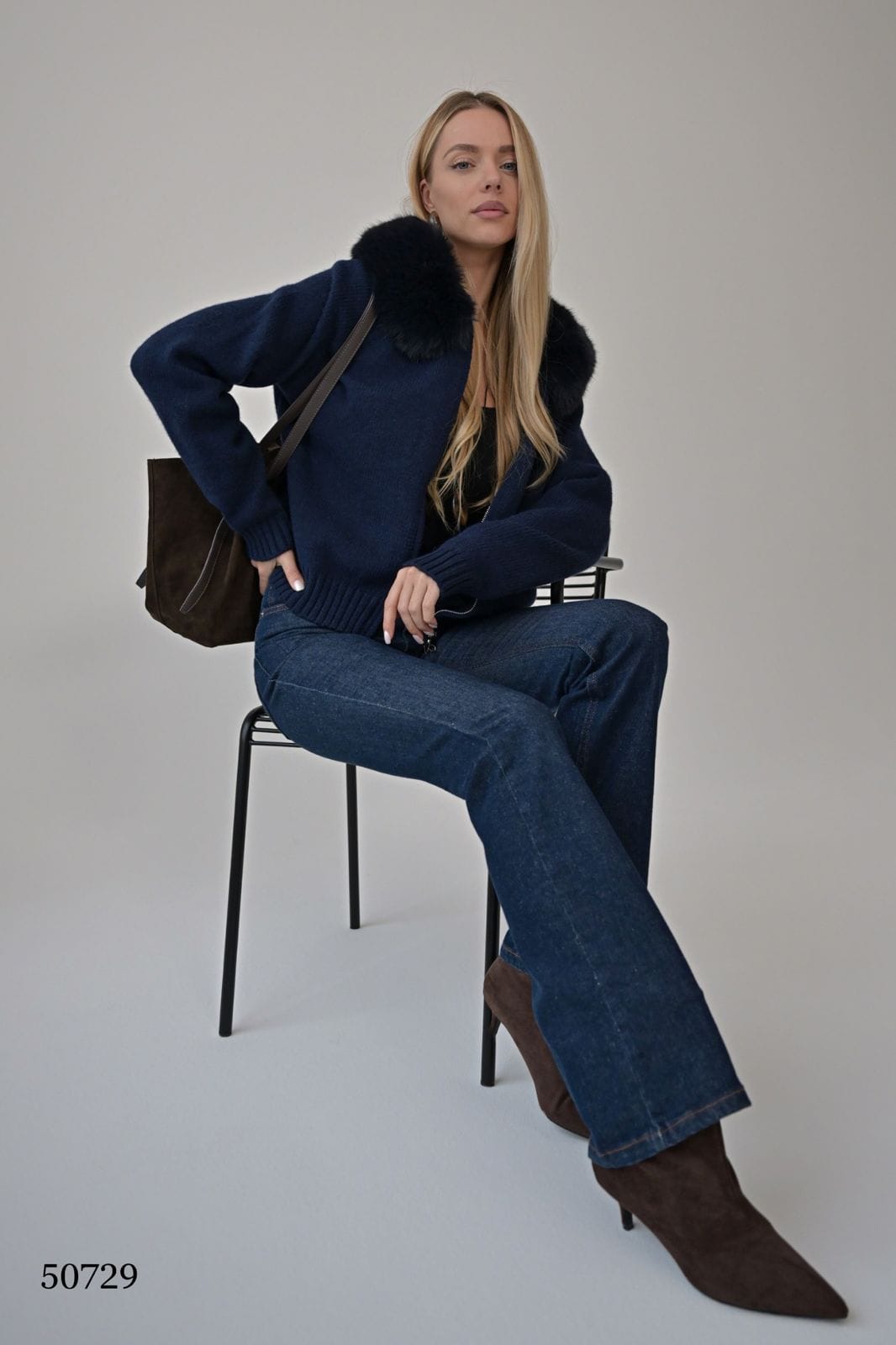 Кофта молочная женская — с капюшоном и меховой отделкой, на молнии MISS DIVA