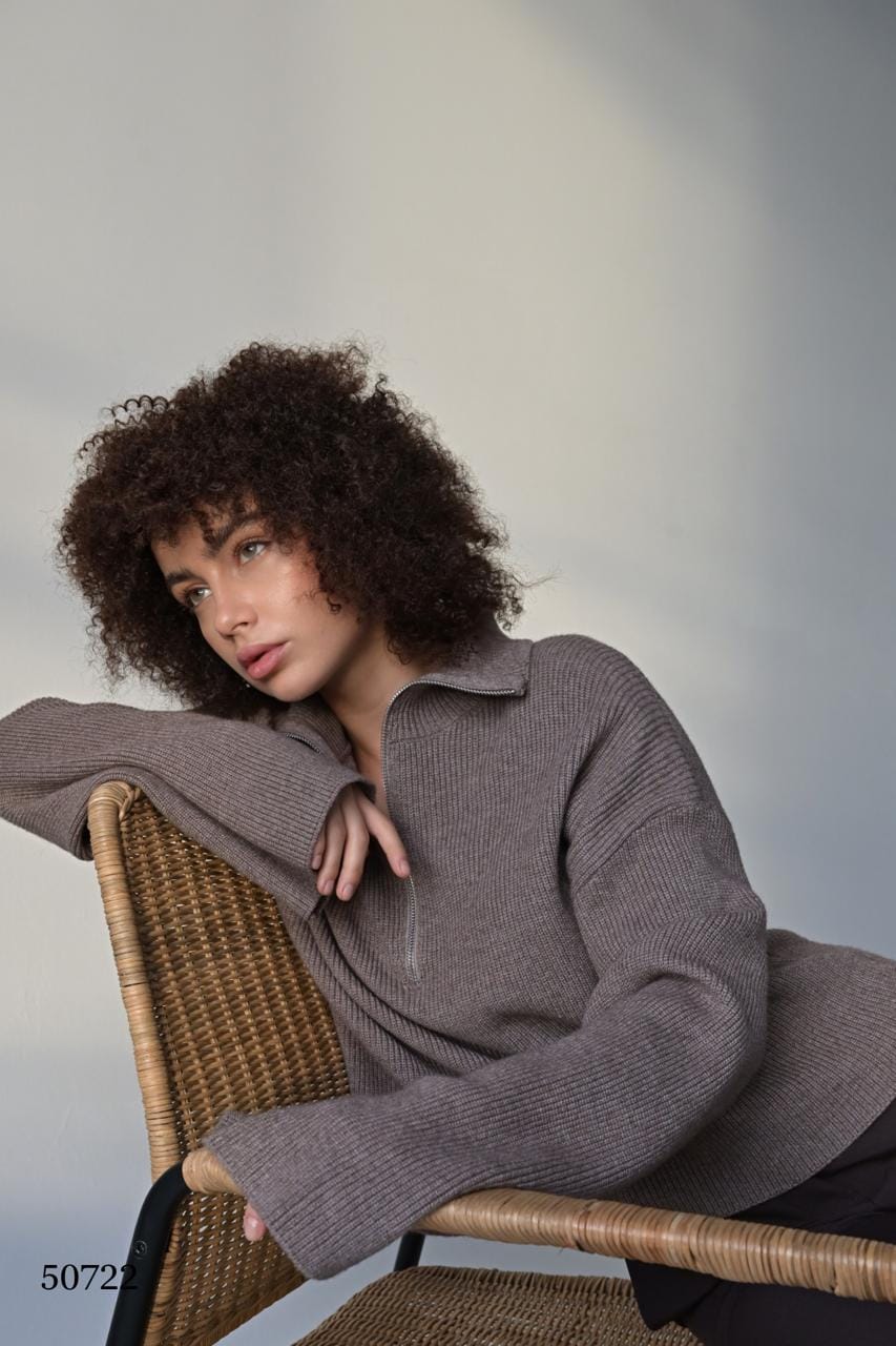 Кофта с воротником и молнией