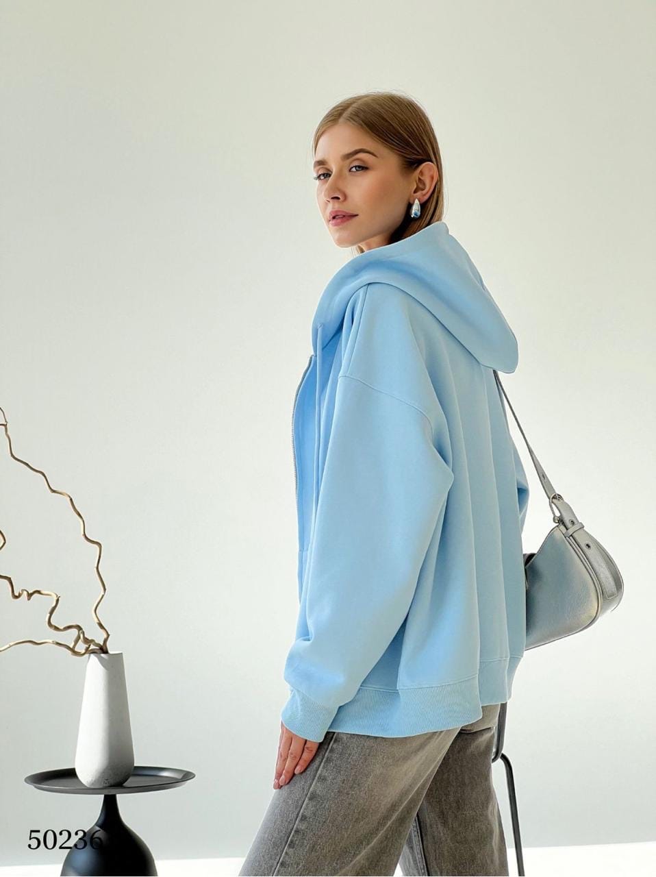 Худи женское оверсайз на молнии голубого цвета MISS DIVA