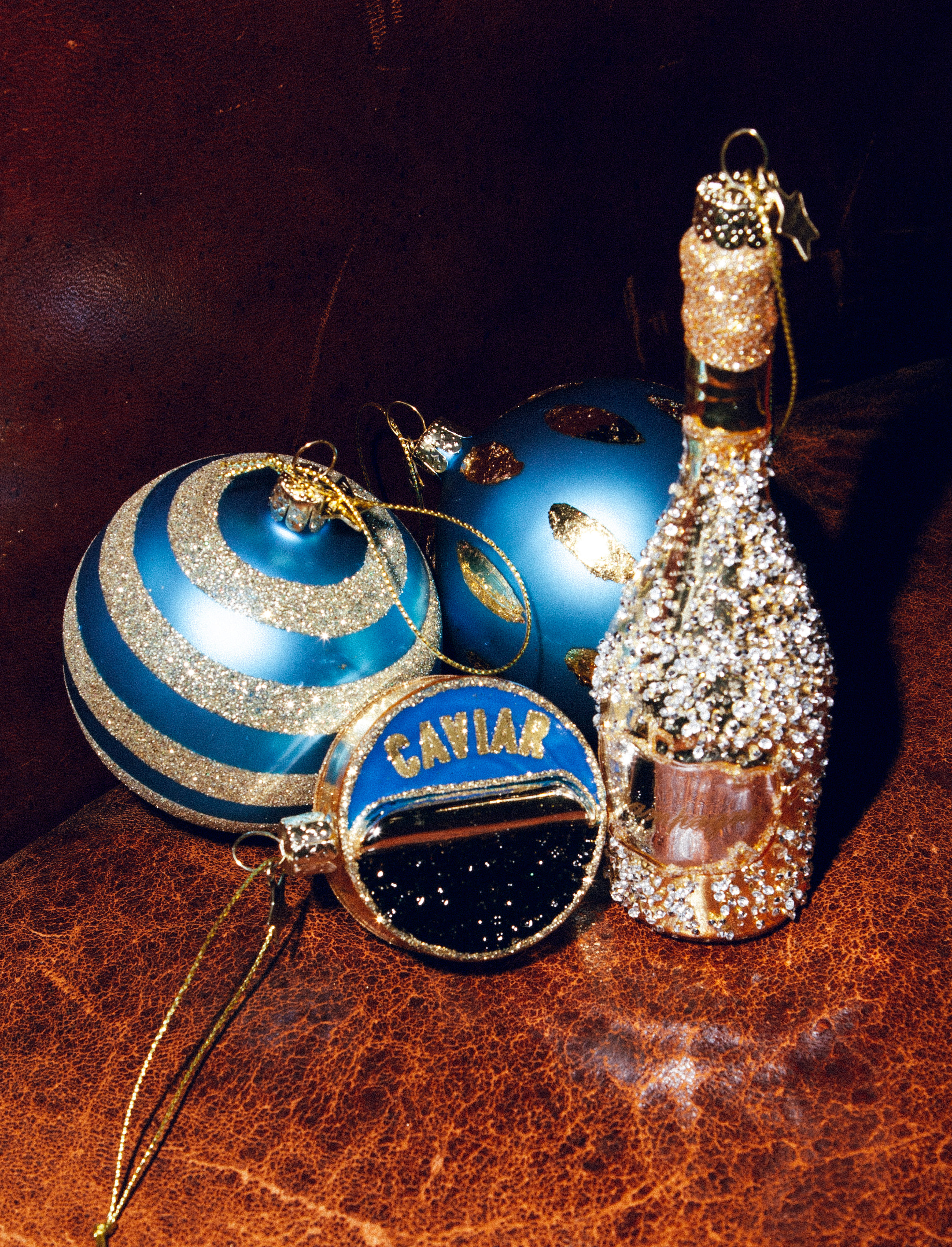 Новогоднее украшение Vondels Rose black and blue caviar tin can Арт.1232810075032