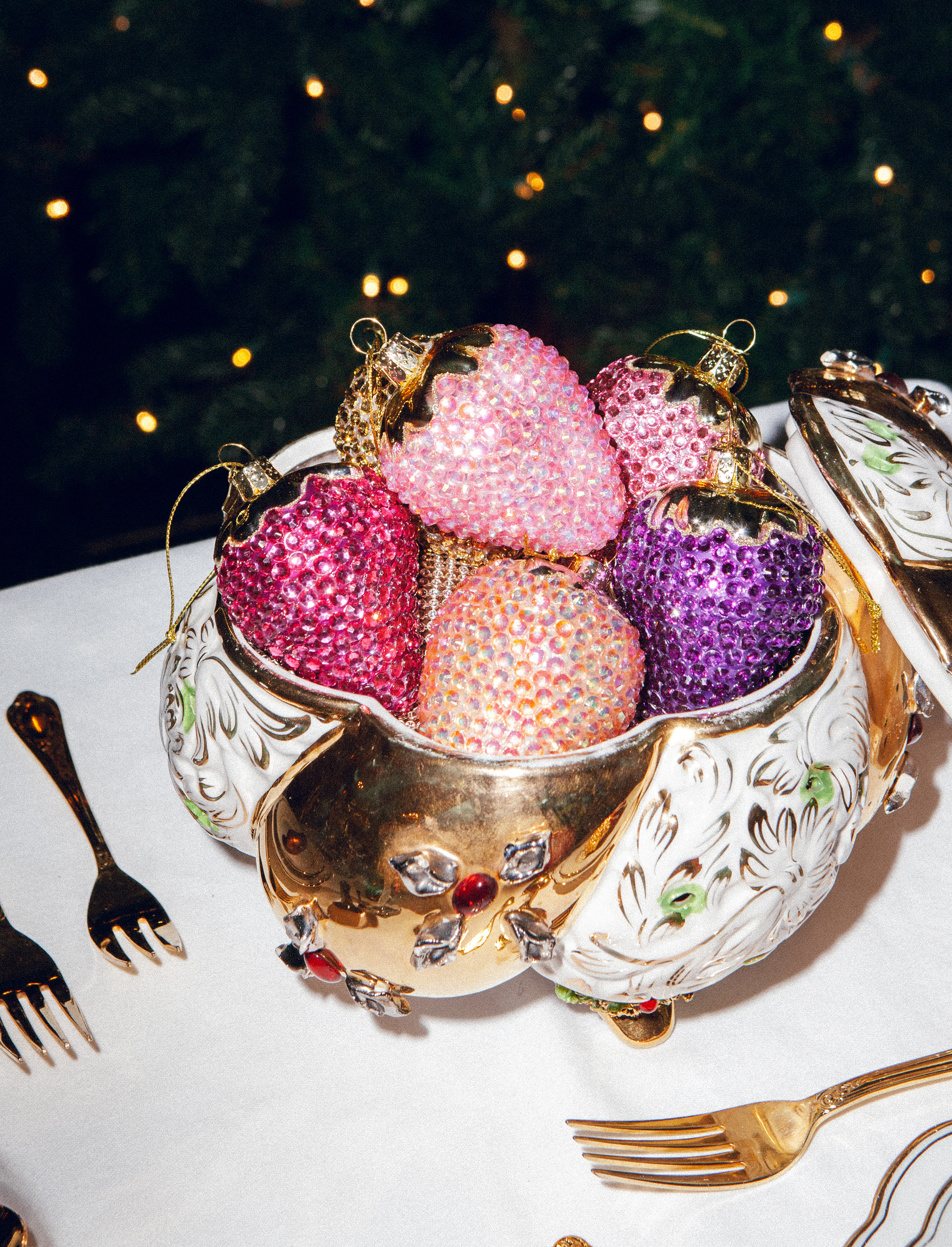 Новогоднее украшение Vondels Soft pink strawberry w/allover diamonds Арт.2232810060099