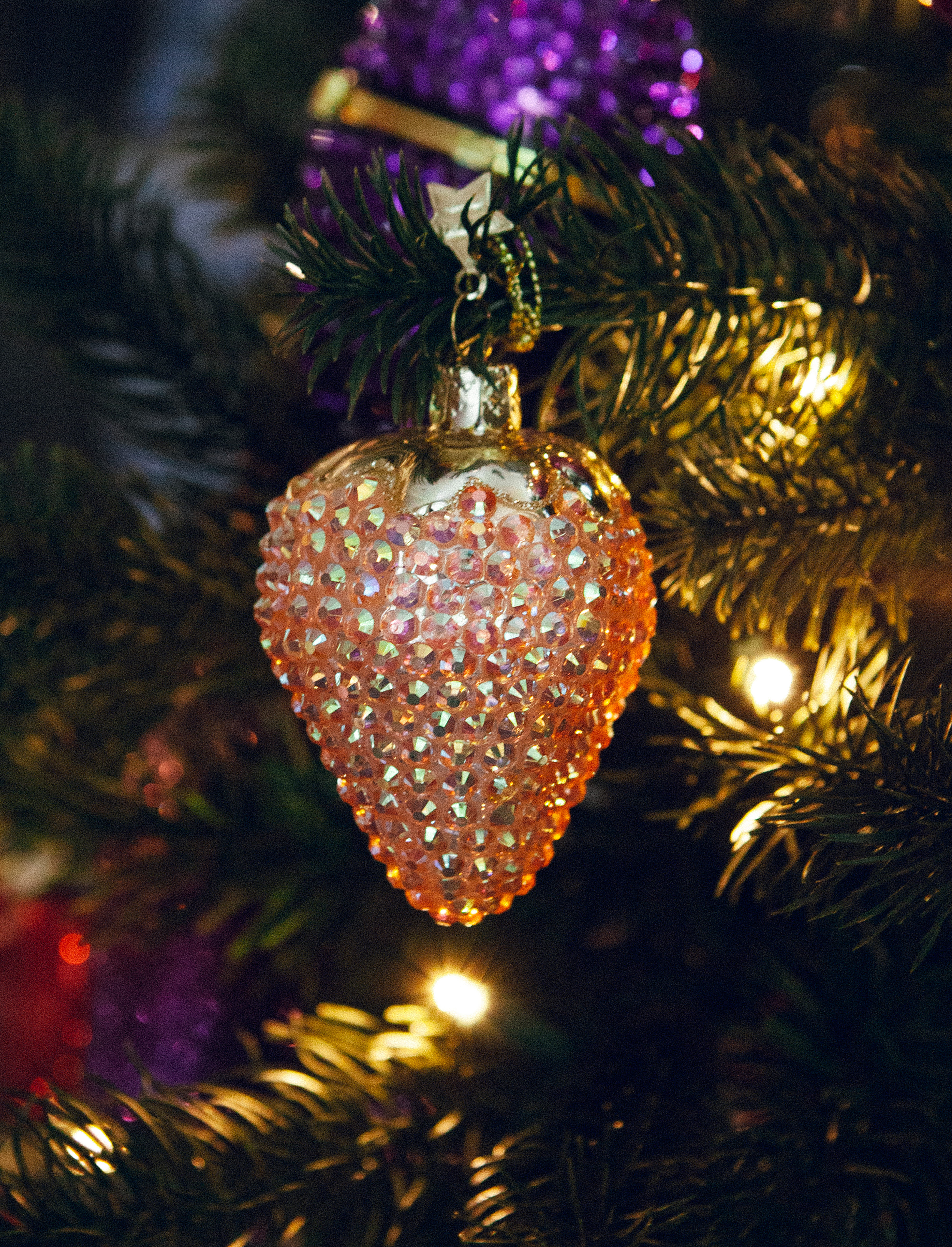 Новогоднее украшение Vondels Soft pink strawberry w/allover diamonds Арт.2232810060099